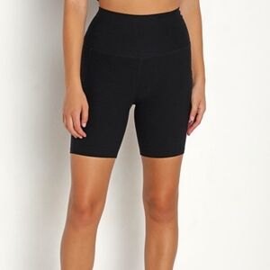 Beyond Yoga Team Pockets Black Biker Shorts Size M Darkest Night
